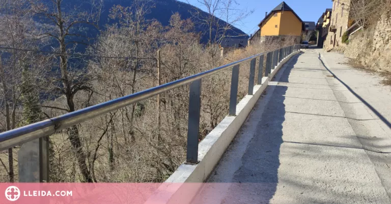 Vilac arregla un mur per a evitar despreniments