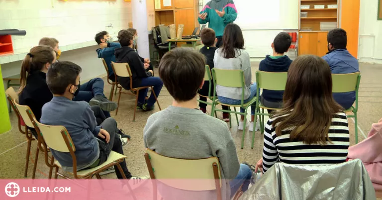 Professors alerten que grups negacionistes difonen per xarxes com esquivar les quarantenes