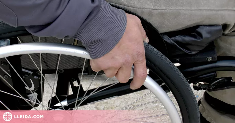 Tres paraplègics tornen a caminar gràcies a l'estimulació elèctrica