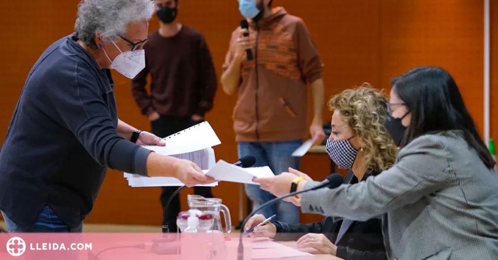 Balàfia tracta els usos de l'antiga escola i les millores urbanes previstes al barri