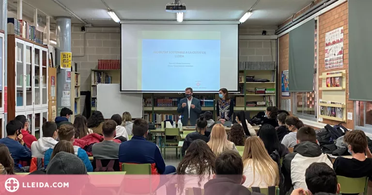 Sessió sobre mobilitat a l'INS Guindàvols en mans de Joan Ramon Castro