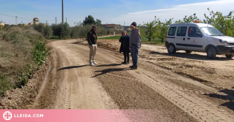 La Paeria repara els ferms granulars als camins de l’Horta de Lleida