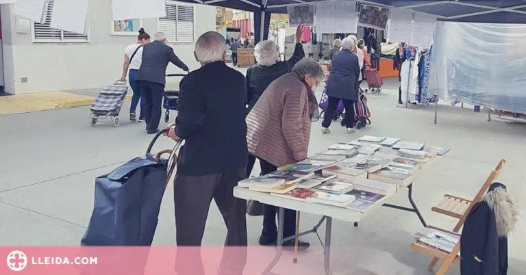 Almenar apropa la lectura als barris amb la biblioteca itinerant