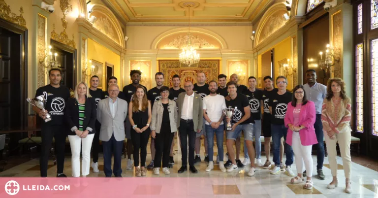 El Palau de la Paeria rep al Balàfia Vòlei pel seu ascens a la Superlliga 2