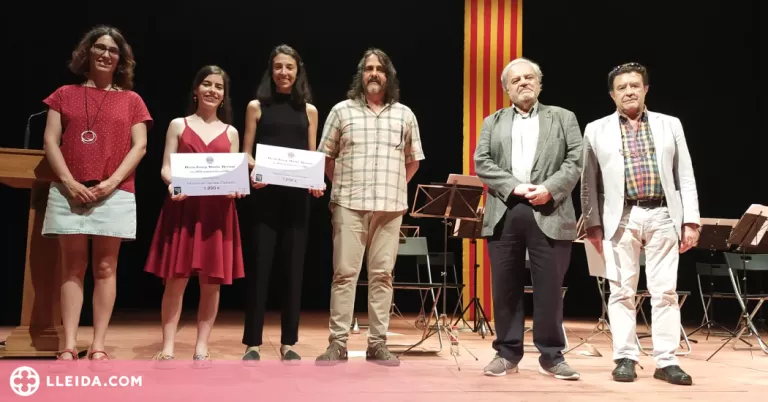 Bellpuig lliura la beca Josep Maria Bernat ex aequo a Mariona Lluna i Neus Camps