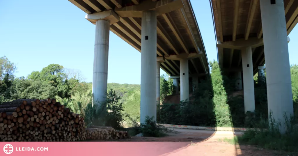 Dos morts en saltar d'un pont a l'AP-7 quan fugien dels Mossos