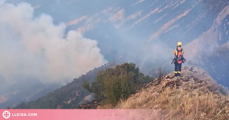 ⏯️ El foc d'Àger continua actiu i hi treballen 18 dotacions dels Bombers