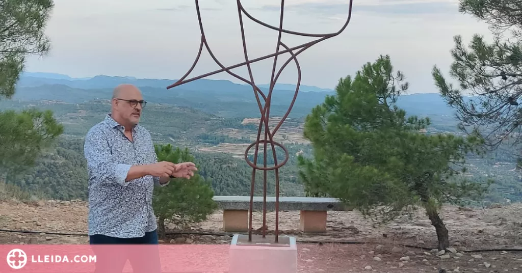 Inaugurades dues obres de l'Oliverart al passeig escultòric del mirador de les Terres de l'Ebre
