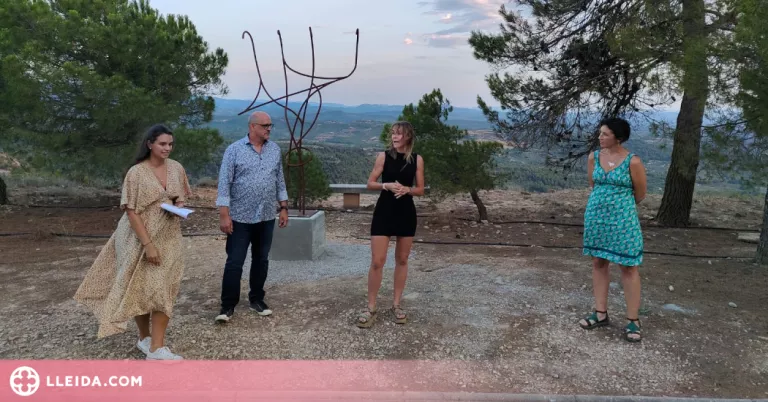Inaugurades dues obres de l'Oliverart al passeig escultòric del mirador de les Terres de l'Ebre