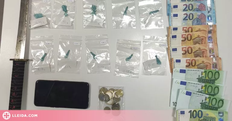 Detingut per vendre drogues armat amb una catana
