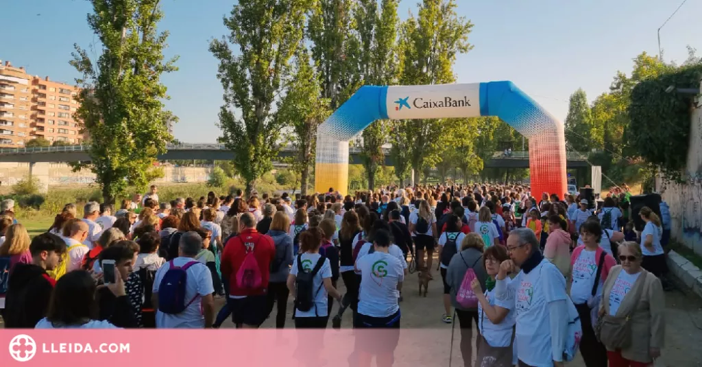 Un miler de persones caminen contra el càncer a Lleida
