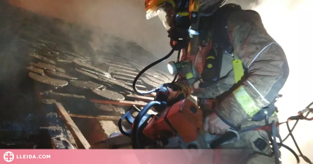 ⏯️ Incendi sense ferits en una casa de tres plantes al Pallars Sobirà
