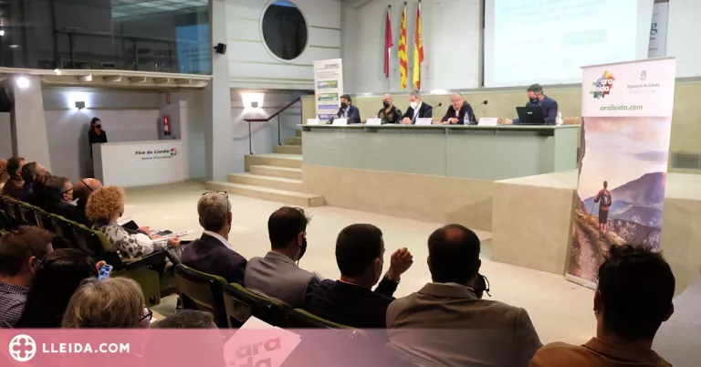 Denuncien competència deslleial dels aparcaments municipals per autocaravanes