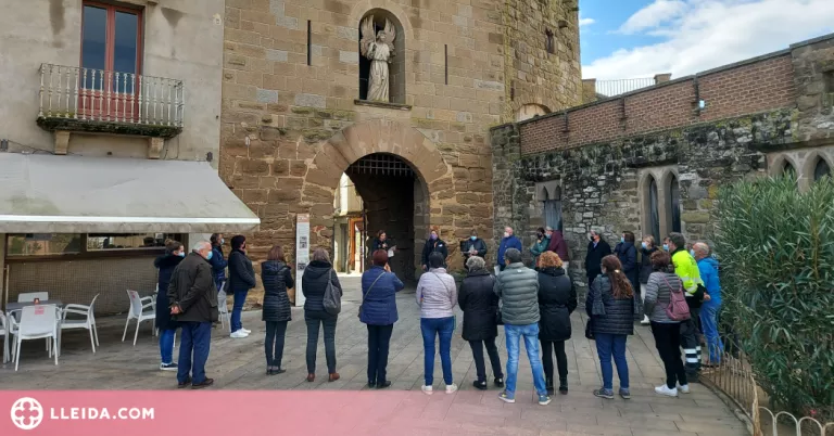 Guissona commemora un 25N reivindicatiu amb bústies liles