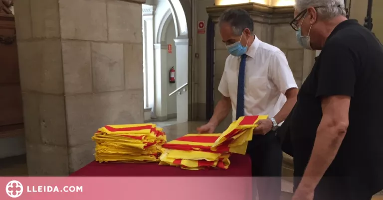 La Paeria comença a repartir senyeres per la Diada