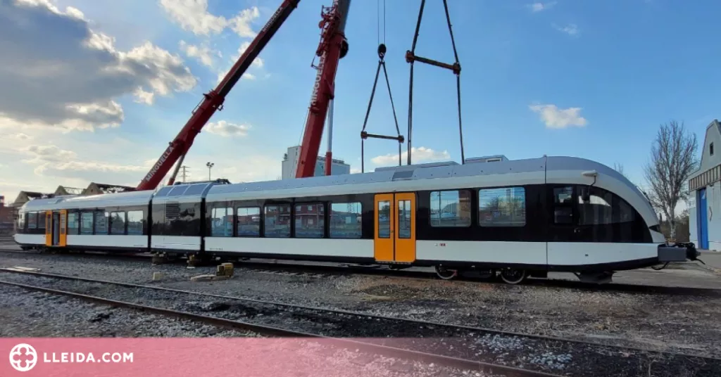 Arriba a Lleida el tercer tren per a la línia de la Pobla