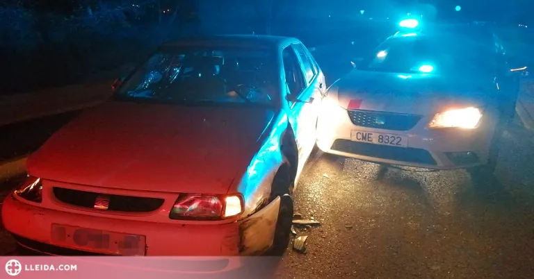 Condueix drogat, contra direcció, sense llums ni carnet i provoca un accident