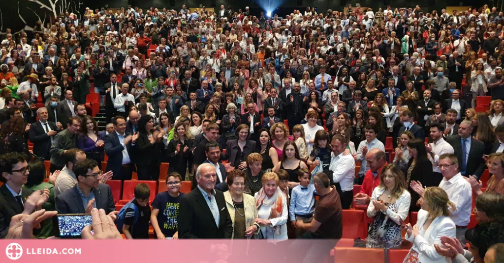 ⏯️ Lleida homenatja la pagesia amb la multitudinària i ovacionada preestrena d’‘Alcarràs’