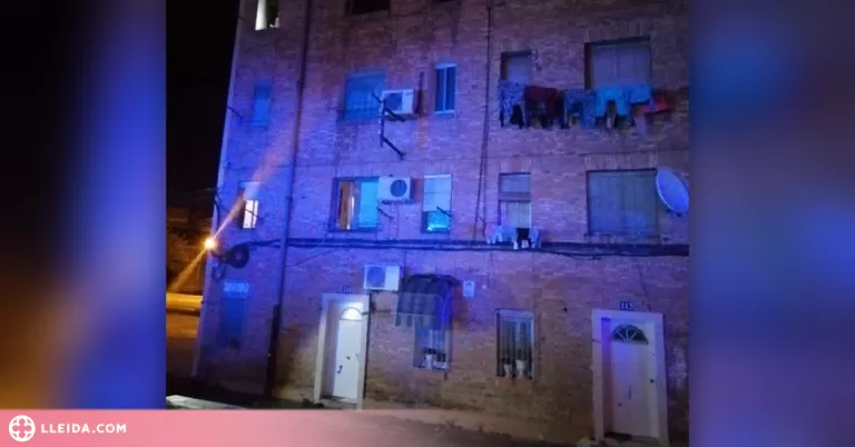 Tres intoxicats en l'incendi d'una pis a la Mariola