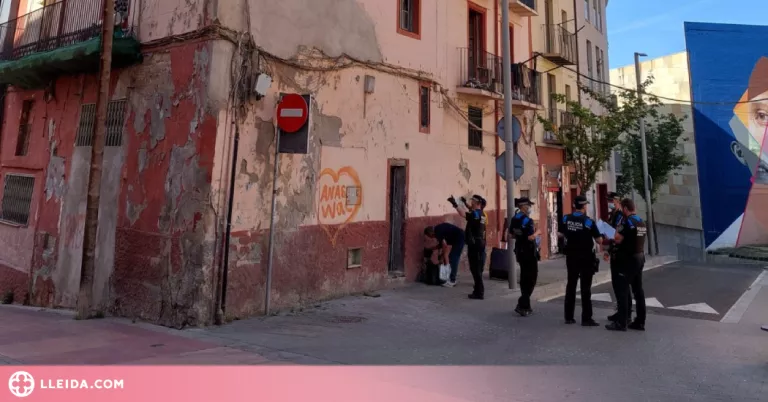 Desallotgen 12 persones d'un immoble del Centre Històric de Lleida per risc d'esfondrament