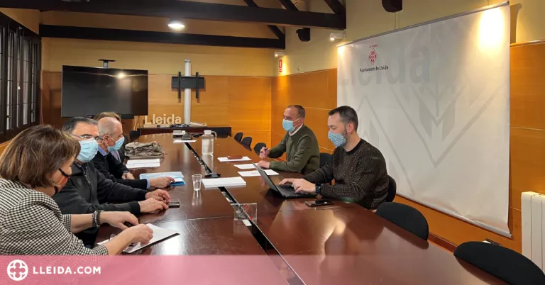 L’AV de Balàfia presenta a l’alcalde la programació del 50 aniversari