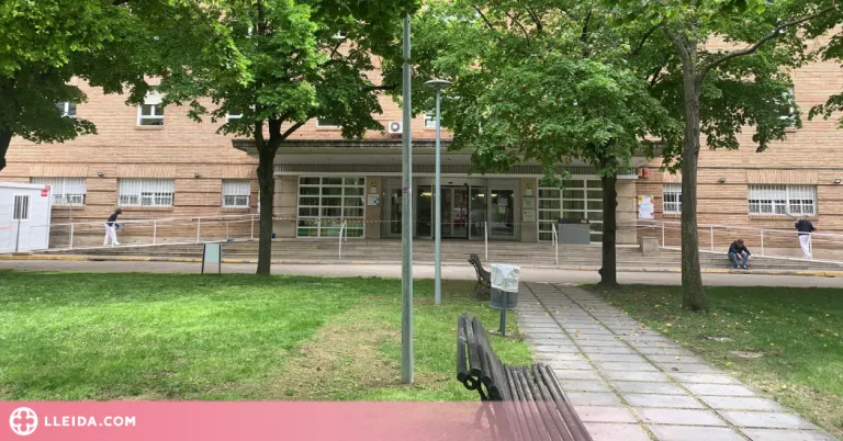 L'Arnau de Vilanova reobre la porta de Consultes Externes del jardí