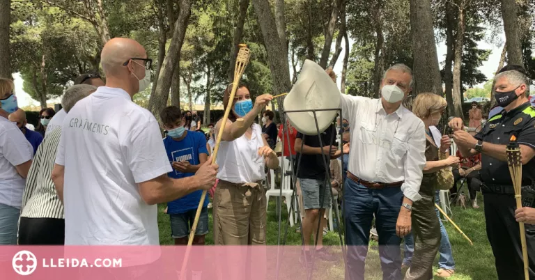 ‘Silencis amb llum’ a Balaguer per acomiadar les persones mortes durant la pandèmia