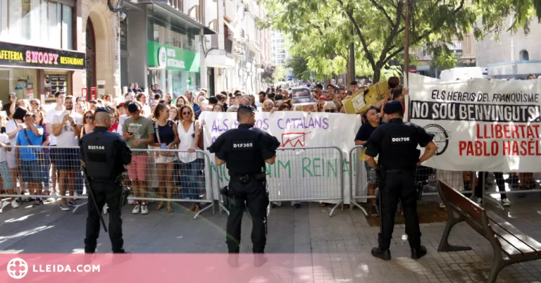 ⏯️ Protestes contra la reina Letizia en un acte contra el càncer a Lleida