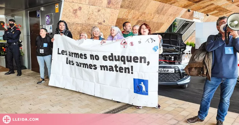 Demanen explicacions per l'actuació dels Mossos a la fira FormaOcupa
