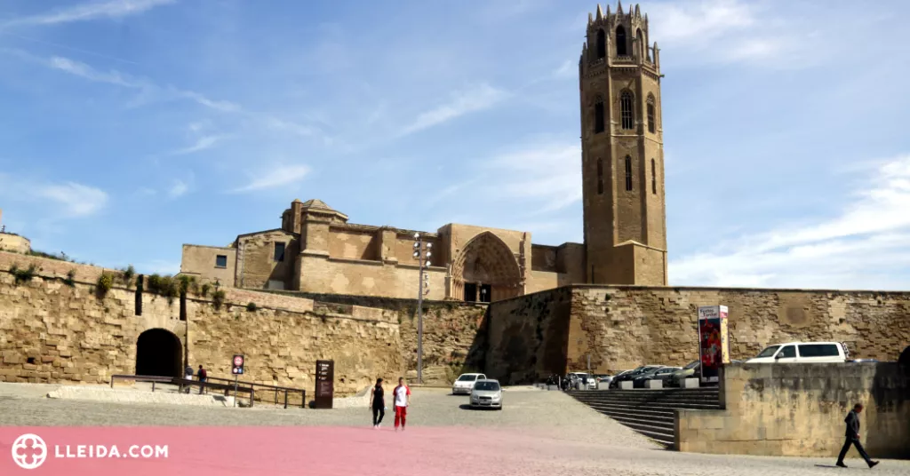 Sessió de ioga i meditació al Claustre de la Seu Vella
