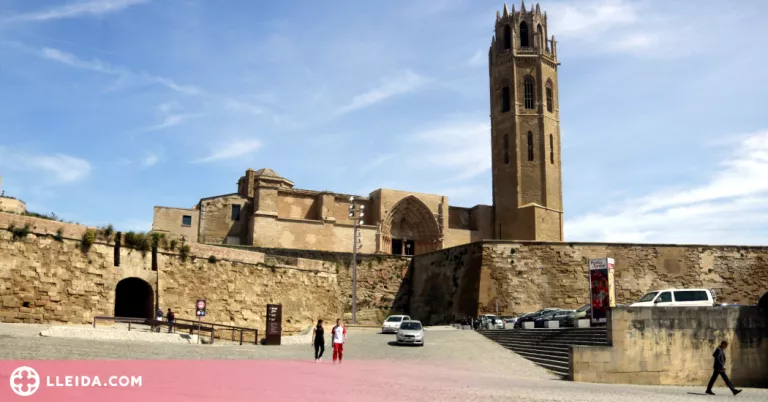 Sessió de ioga i meditació al Claustre de la Seu Vella