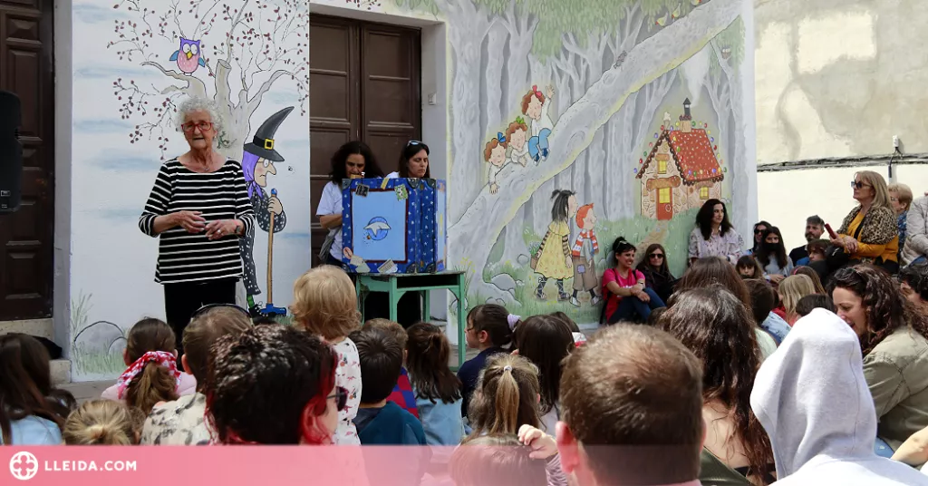 ⏯️ El Festival Gargar de Penelles estrena el primer mural de 'Les Tres Bessones' de Roser Capdevila