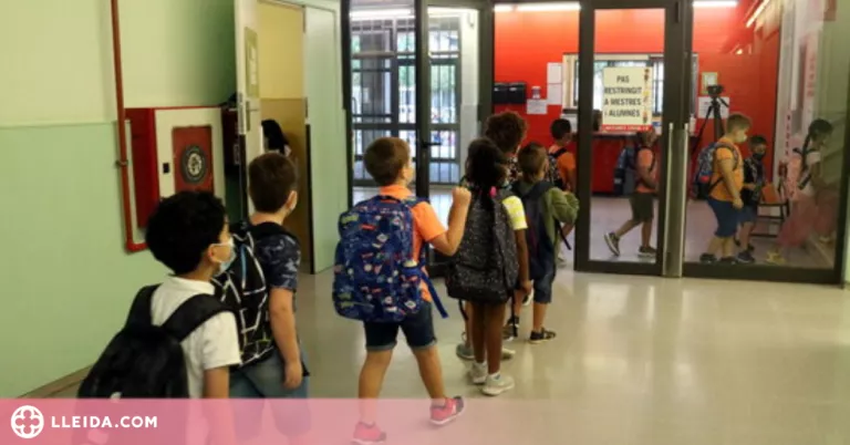 La CGT veu "perillós" que les escoles puguin accedir a dades de vacunació d'alumnat i professorat