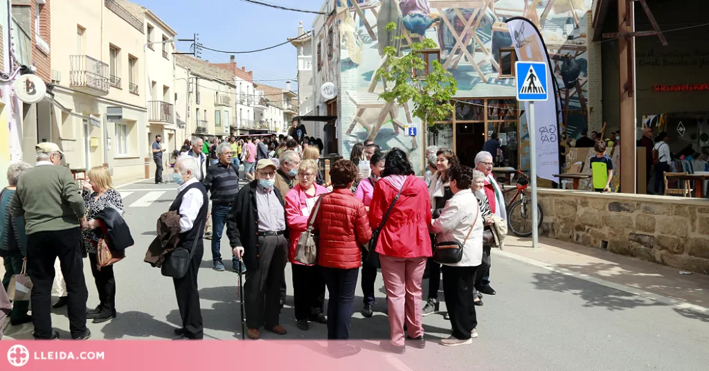 ⏯️ El Festival Gargar de Penelles estrena el primer mural de 'Les Tres Bessones' de Roser Capdevila