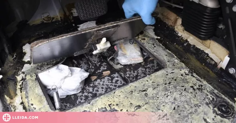 Intervenen un quilo de cocaïna i 32.400€ amagats en un vehicle a Lleida
