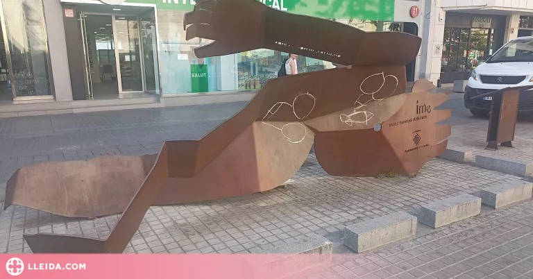 Vandalisme al monument d'homenatge al Liceu Escolar de Lleida