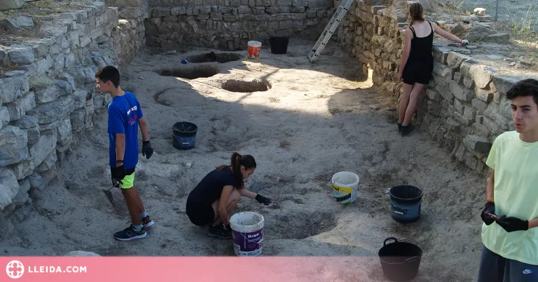 Joves d'arreu de Catalunya descobreixen “Els orígens de Sant Pere el Gros de Cervera”