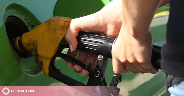 Espanya anuncia una rebaixa en el combustible per a tota la població