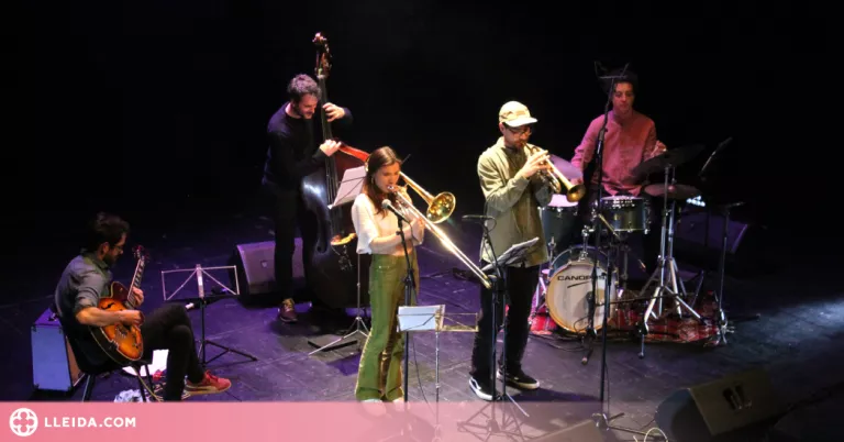 El jazz de Rita Payés omple d'aplaudiments el Teatre Ateneu de Tàrrega