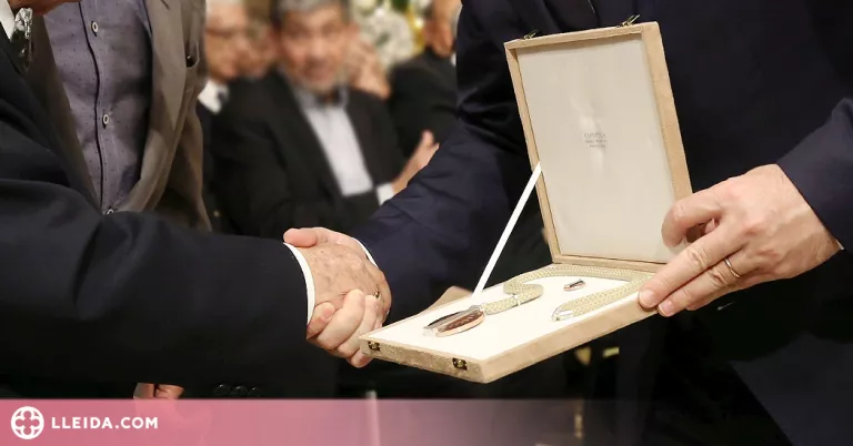 Una empresa i un mestre lleidatans premiats amb medalles i plaques al treball President Macià