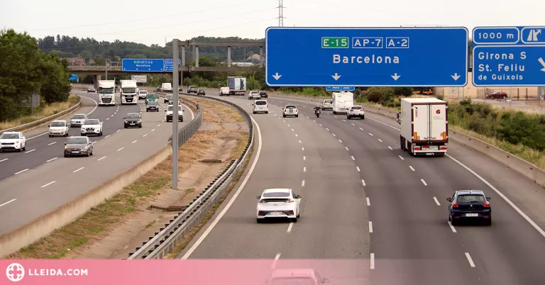 Trànsit posarà carrils addicionals i restringirà el pas de camions a l’AP-7 per Sant Joan