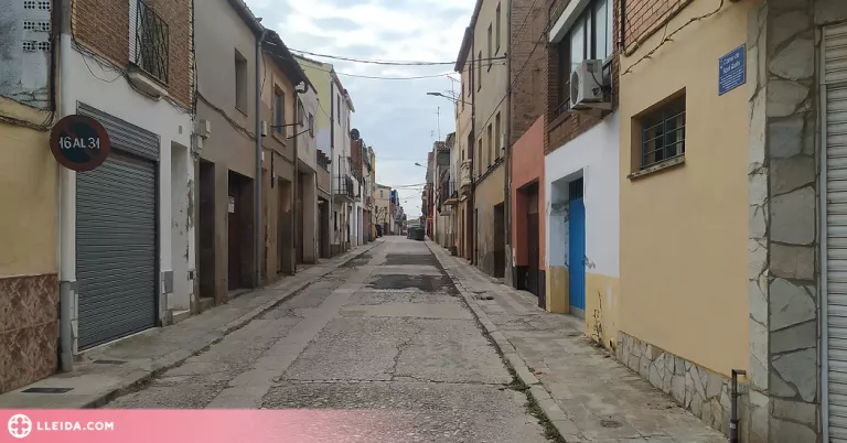 Almacelles elimina sots i esvorancs dels camins i carrers
