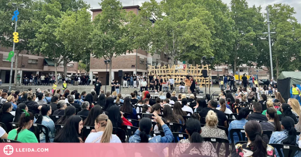 L’Enre9 alça el teló amb una cercavila multitudinària i diversos espectacles