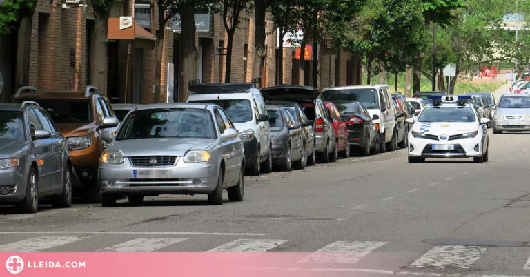 Enxampen 4 joves robant a l'interior d'un cotxe a Lleida