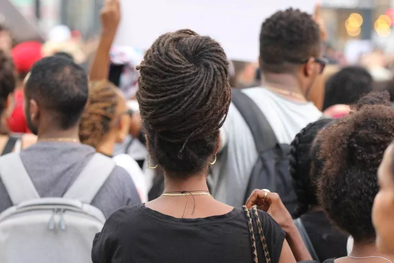 SOS Racisme alerta que l’estat d’alarma agreuja la infradenúncia del racisme