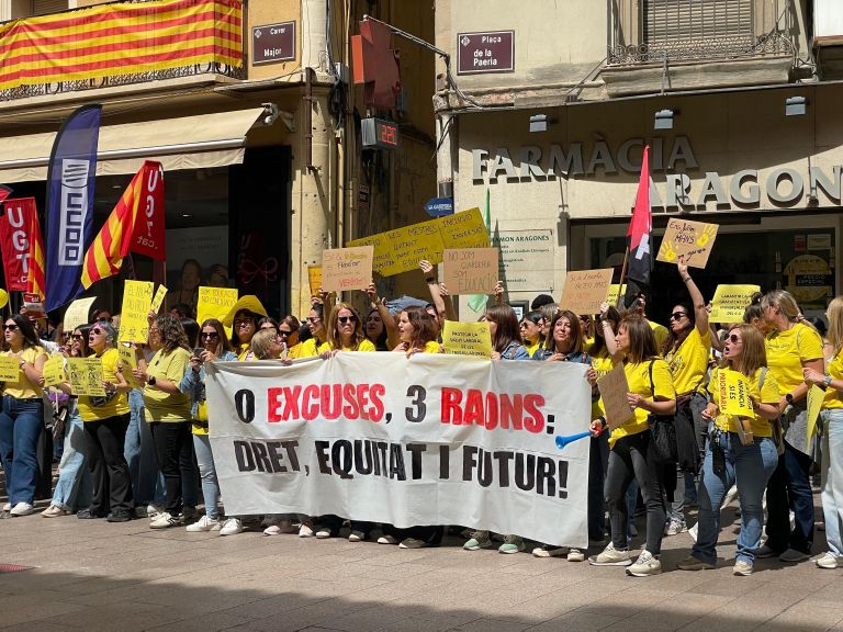 Prop de 200 professionals d'educació infantil es mobilitzen a Lleida per reclamar més recursos i millores laborals