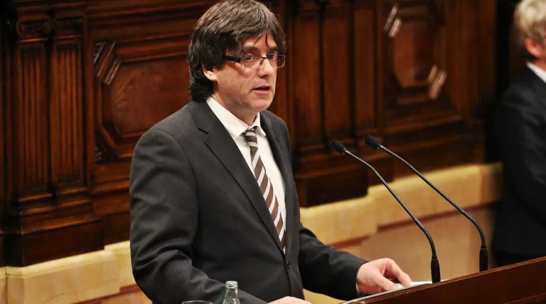 Puigdemont a Rajoy: "Si es persisteix en la repressió i la negativa al diàleg, el Parlament votarà la independència que no va votar el dia 10"