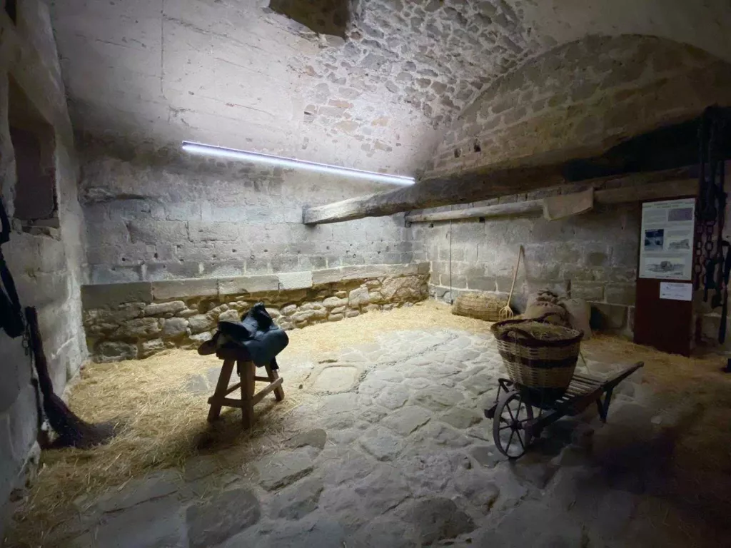 La Casa Gran del Miracle de Riner rehabilita i museïtza la cuina, la quadra i el foc de rotllo