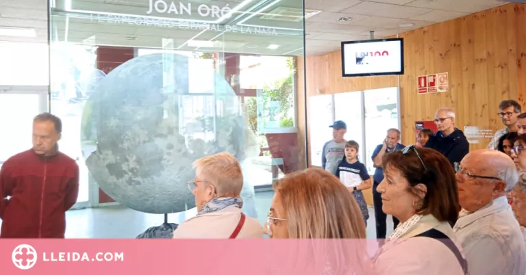 Quaranta persones gaudeixen de la Ruta Joan Oró per la ciutat de Lleida
