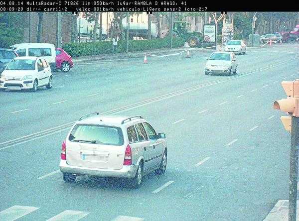 Desenes de caçats el primer dia de radars amb un 'fitipaldi' a 81 km/h